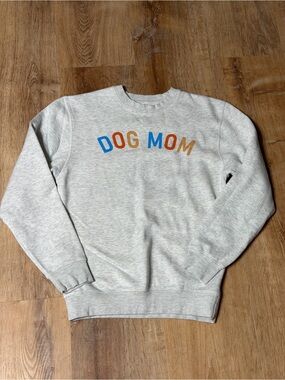 Dog mom sweatshirt in good condition